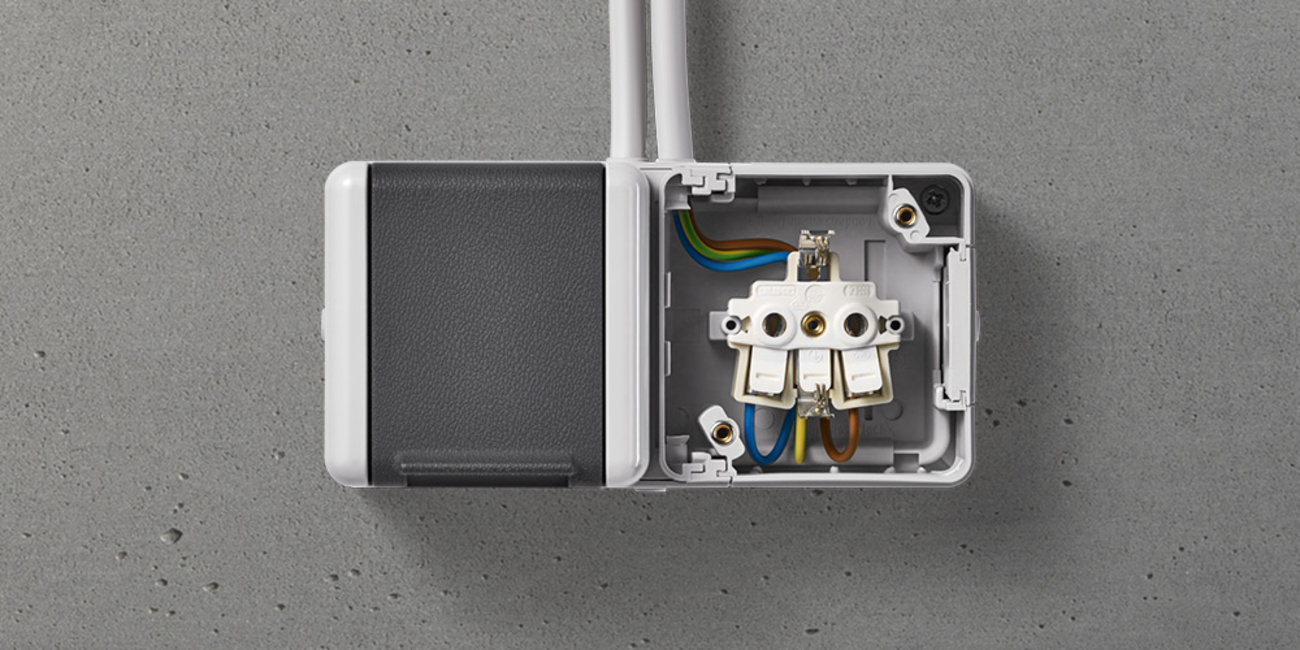 Doppelsteckdose mit Trennsteg bei JK Elektrotechnik in Calden